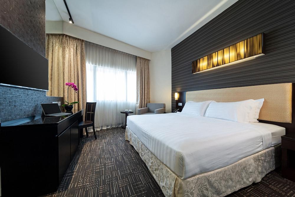 Hotel Royal Queens Room Type - Executive Double or Twin Room Hotel Royal Queens Room Type - Executive Double or Twin Room