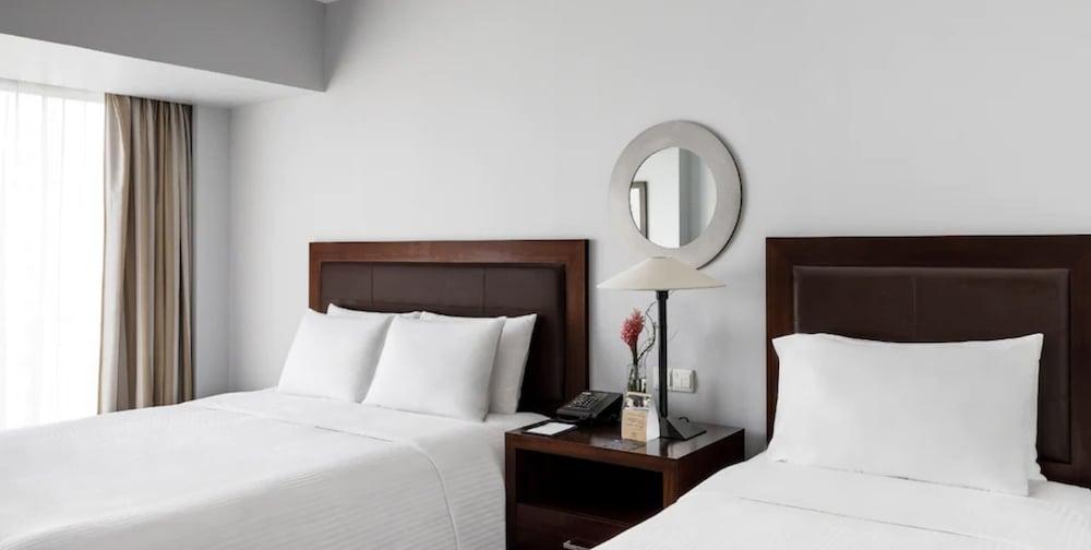 Copthorne King's Hotel Singapore Room Type - Deluxe Twin Room, Balcony Copthorne King's Hotel Singapore Room Type - Deluxe Twin Room, Balcony