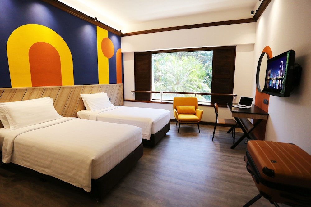 Furama RiverFront Room Type - Deluxe Tropical Room