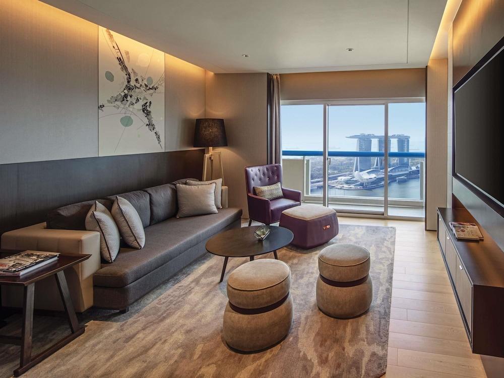 Swissotel The Stamford - Tap to explore photos
