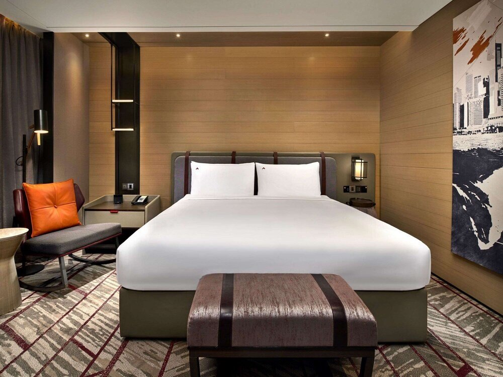 Swissotel The Stamford Room Type - Premier Marina Bay, 1 King Plus, Marina Bay View