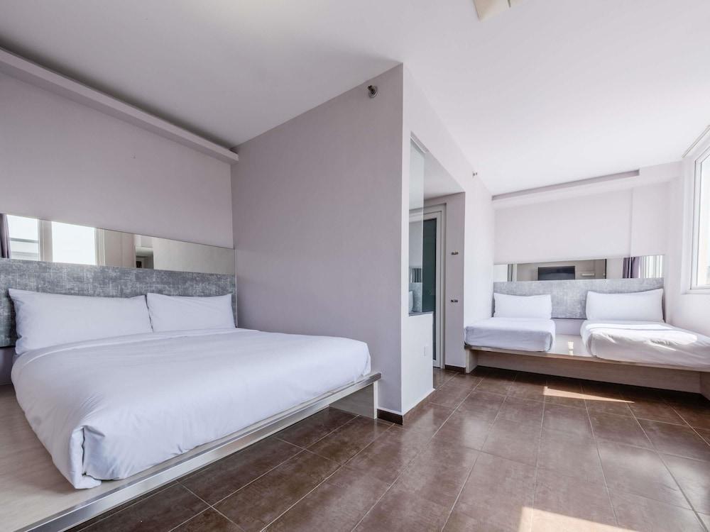 ibis budget Singapore Vanda Room Type - Deluxe Double Room, 1 Double Bed
