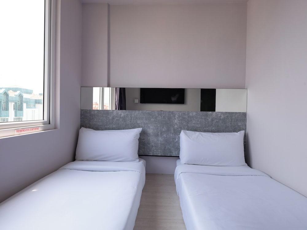 ibis budget Singapore Vanda - Tap to explore photos