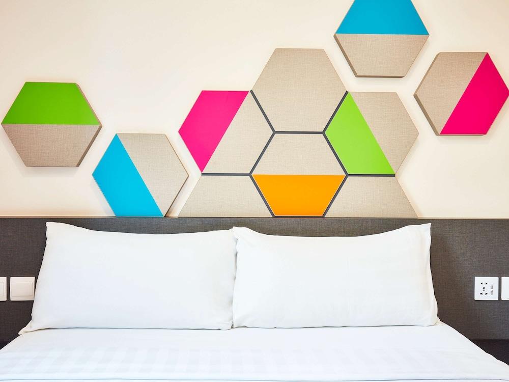 ibis budget Singapore Jasmine Room Type - Deluxe Room with 1 Double Bed