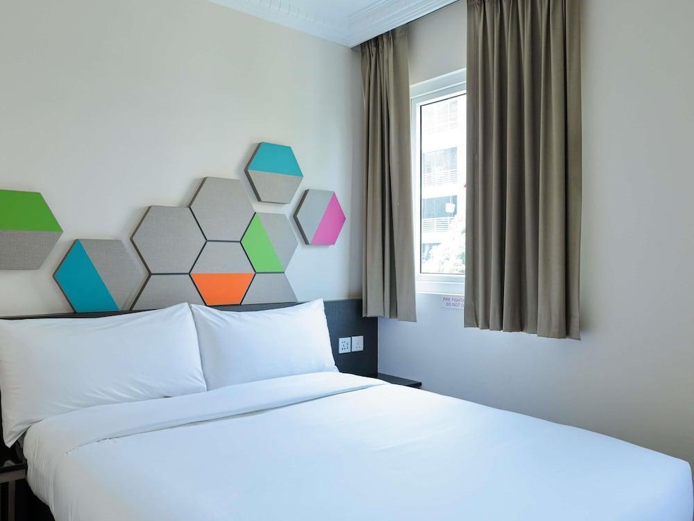 ibis budget Singapore Jasmine Room Type - Deluxe Room with 1 Double Bed