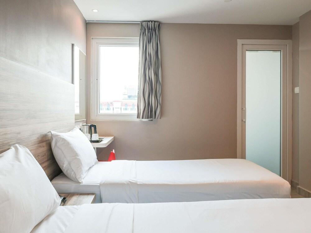 ibis budget Singapore Clove - Tap to explore photos