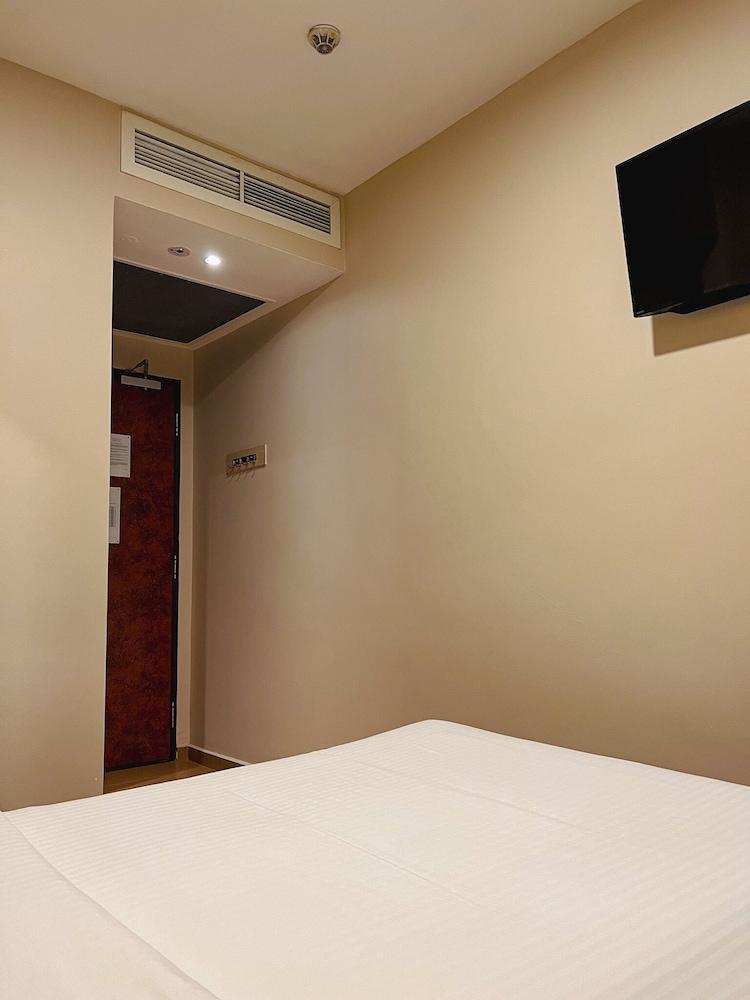 Fragrance Hotel - Ocean View Room Type - Standard Double or Twin Room, No Windows