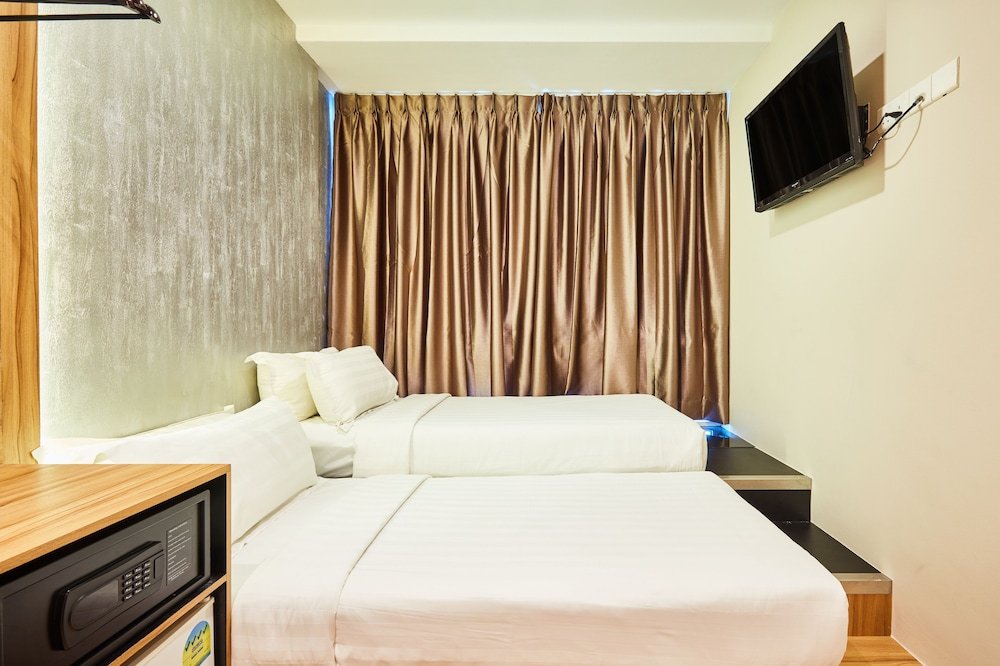 ibis budget Singapore West Coast - Tap to explore photos