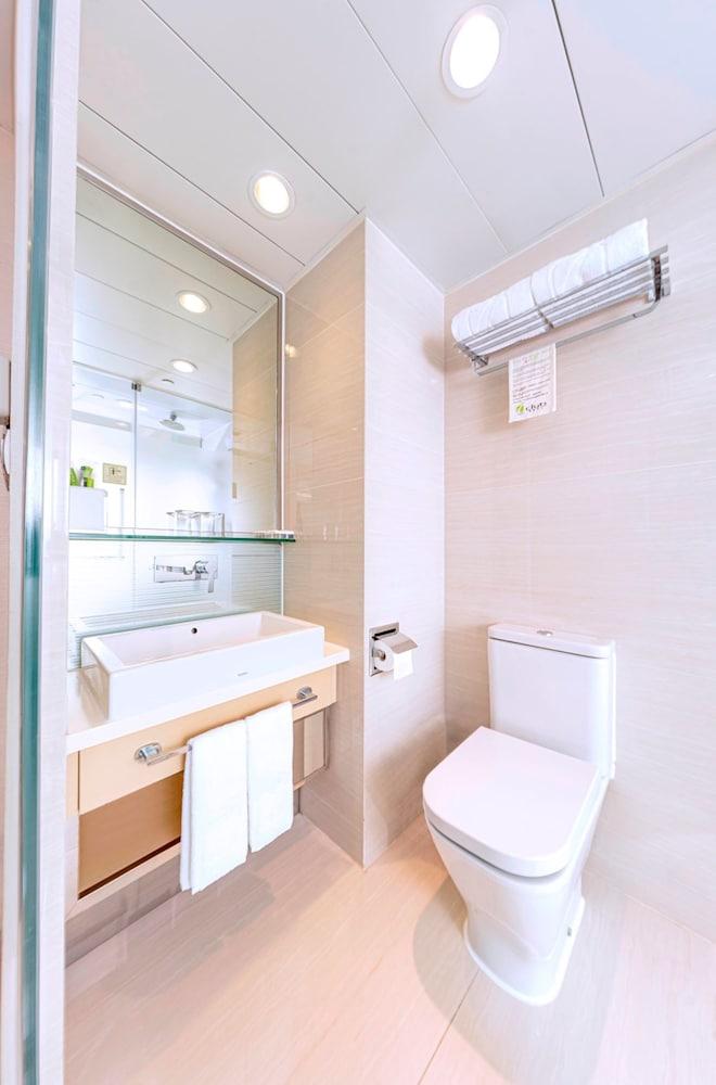 iclub Sheung Wan Hotel - Tap to explore photos