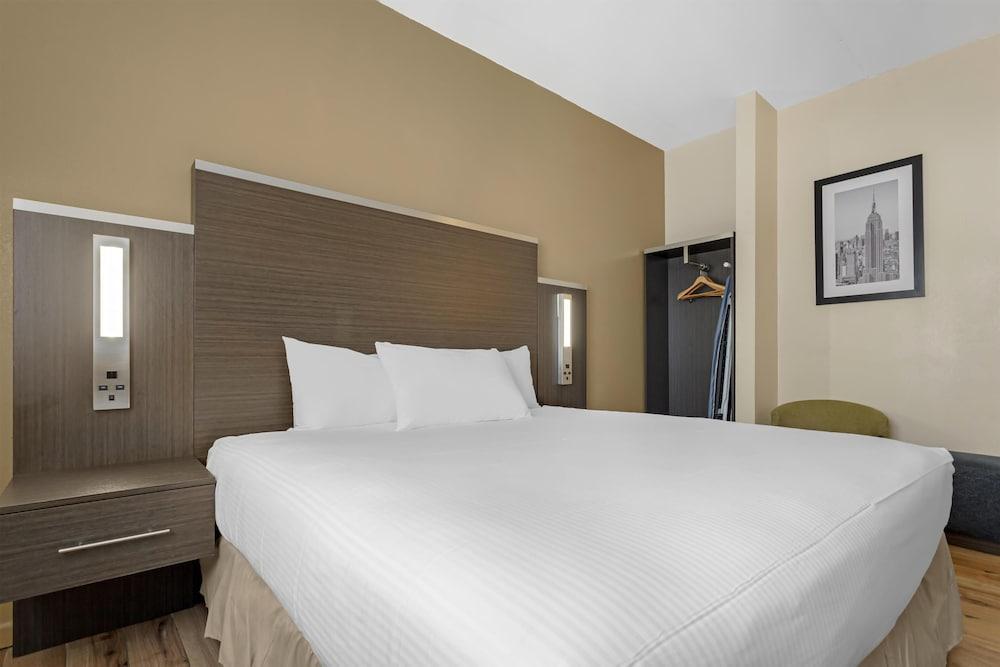 Best Western Jamaica Inn Room Type - Standard Room, 1 King Bed, Non Smoking, Refrigerator & Microwave Best Western Jamaica Inn Room Type - Standard Room, 1 King Bed, Non Smoking, Refrigerator & Microwave