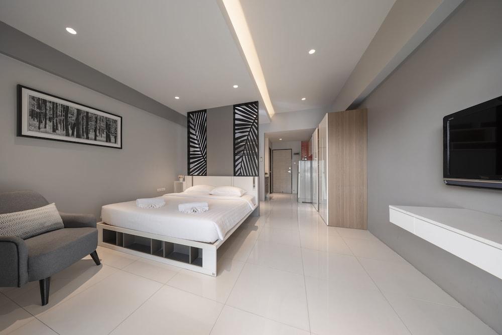 At115 by Rompo Mansion Room Type - Superior King Bed
