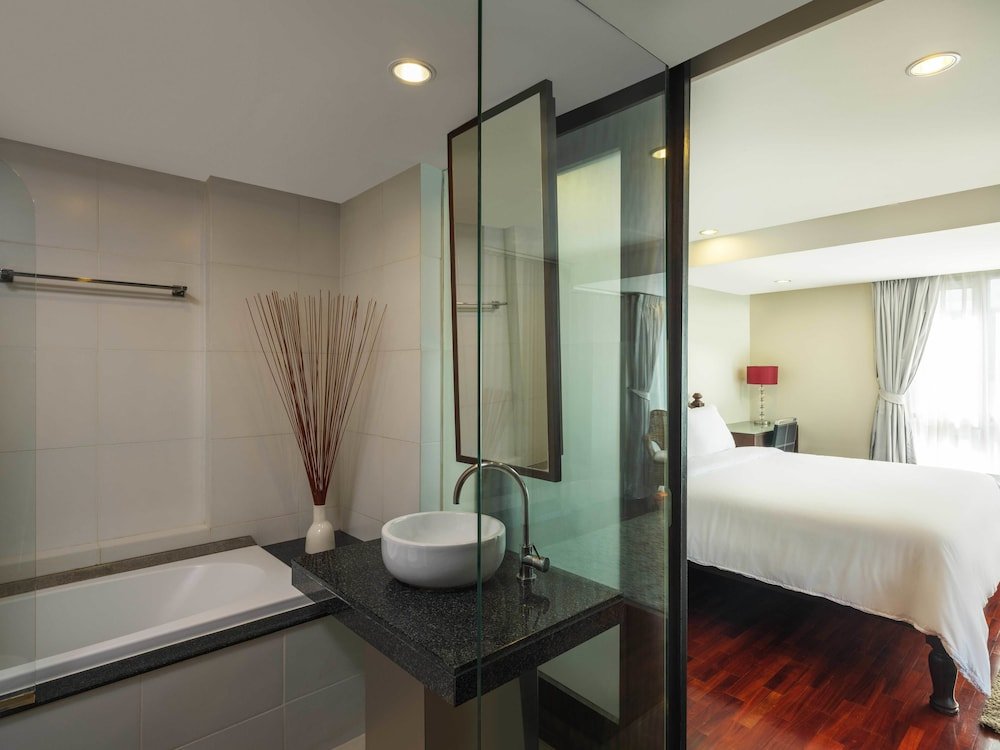 Silom Lofts Hotel - Tap to explore photos
