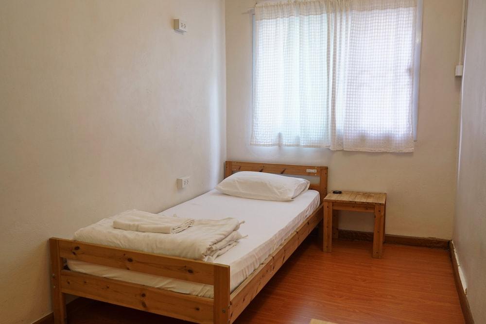 PanPan Hostel Bangkok Room Type - Single Room, Shared Bathroom