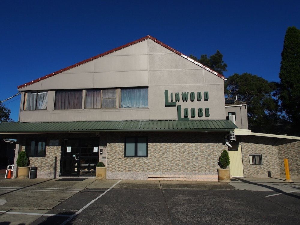 Linwood Lodge Motel - Tap to explore photos