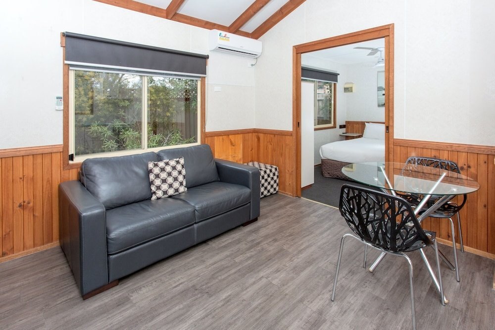 BIG4 Melbourne Holiday Park Room Type - One Bedroom Spa Cottage
