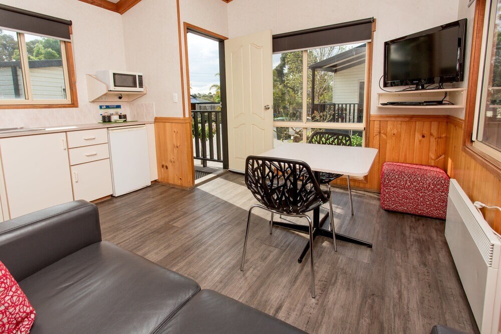 BIG4 Melbourne Holiday Park Room Type - Deluxe One Bedroom Cottage - Two Berth BIG4 Melbourne Holiday Park Room Type - Deluxe One Bedroom Cottage - Two Berth