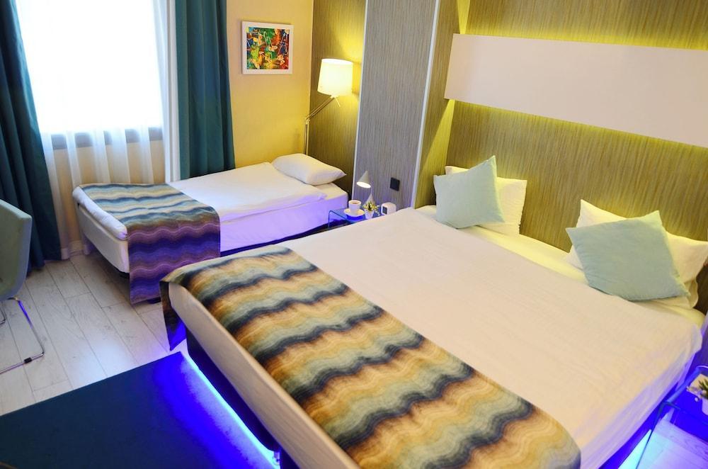 Tempo Hotel 4. Levent Istanbul Room Type - Standard Double Room with Extra Bed