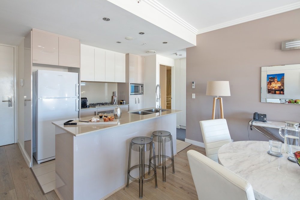 Zara Tower Luxury Suites And Apartments Sydney Price Address Reviews