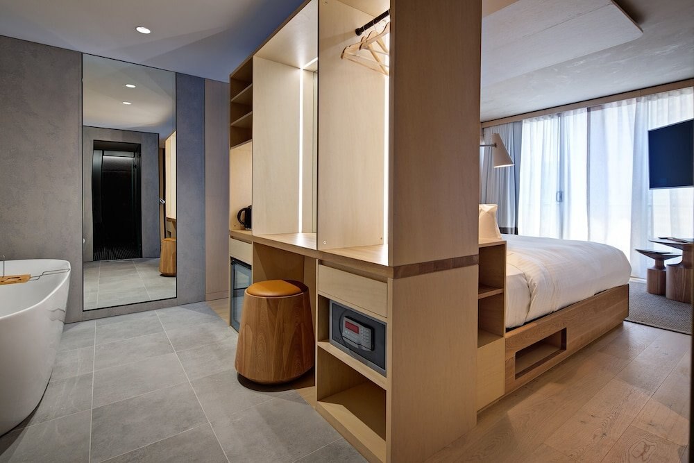 Zara Tower Hotel Room Type - Sky Room with Bath
