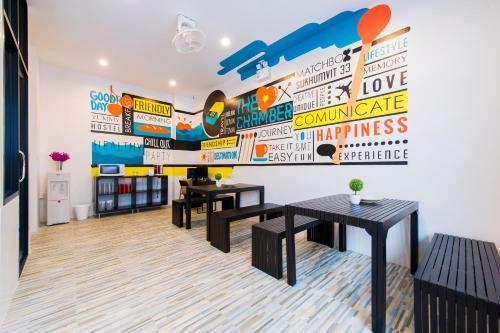 Matchbox Bangkok Hostel - Tap to explore photos