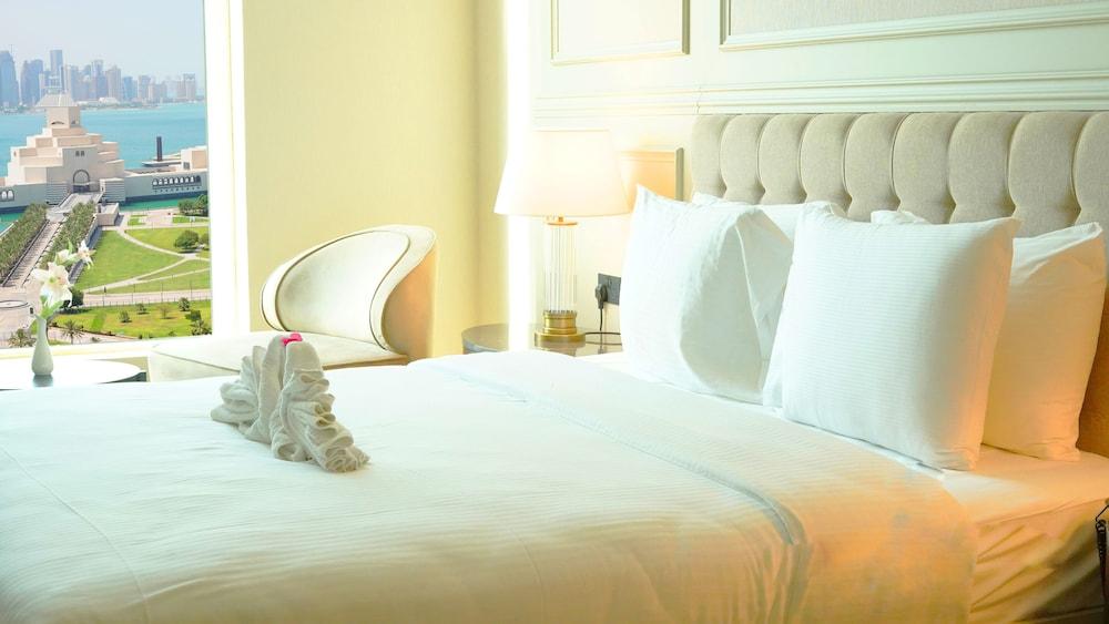 Horizon Manor Hotel Room Type - Horizon Suite with Sea View Horizon Manor Hotel Room Type - Horizon Suite with Sea View