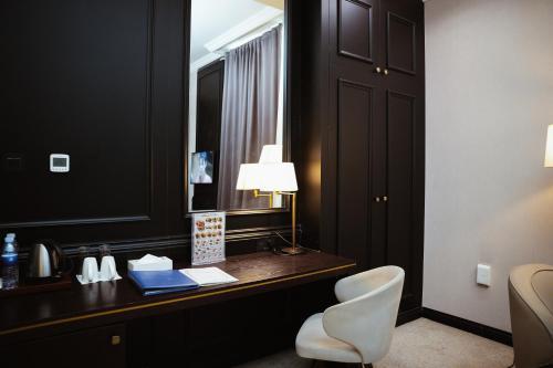 Horizon Manor Hotel Room Type - Superior King Room