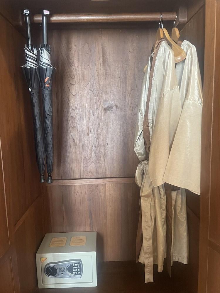 Yotaka Boutique Hotel Bangkok - Tap to explore photos