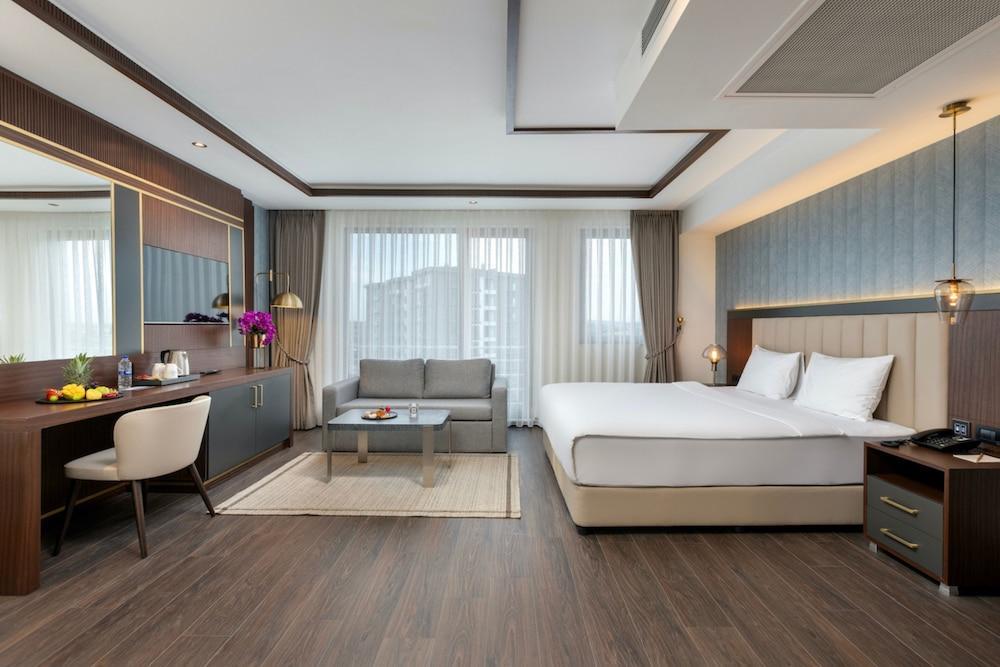 Miracle Istanbul Asia Airport Hotel & Spa Room Type - Premium Business Executive Room Miracle Istanbul Asia Airport Hotel & Spa Room Type - Premium Business Executive Room