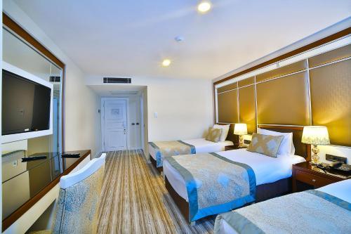 Hotel Monaco - Tap to explore photos