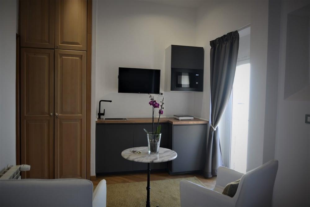 Gli Artisti Apartments Rome Room Type - deluxe double room with independent entrance