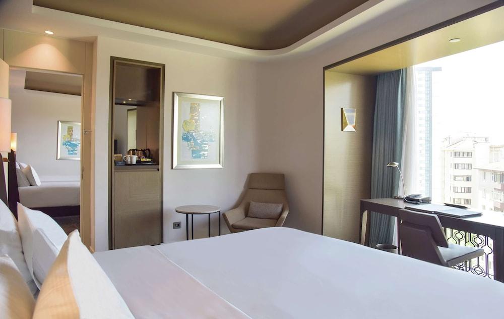 Hilton Istanbul Kozyatagi Room Type - FAMILY ROOM WITH CITY VIEW Hilton Istanbul Kozyatagi Room Type - FAMILY ROOM WITH CITY VIEW