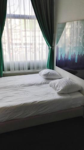 Rembrandt Square Hotel Room Type - Quadruple Room with Shared Bathroom