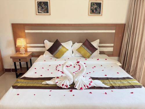 Patong V Hotel Room Type - Queen Room with Balcony Patong V Hotel Room Type - Queen Room with Balcony
