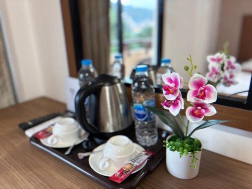 Patong V Hotel Room Type - Standard Twin Room with Sofa Patong V Hotel Room Type - Standard Twin Room with Sofa