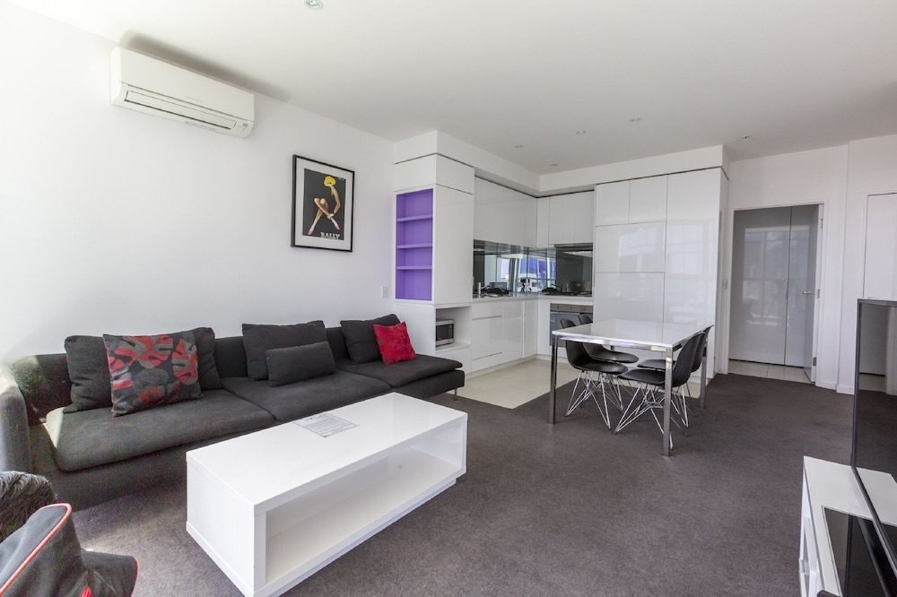 Apartments Melbourne Domain - New Quay Docklands - Tap to explore photos