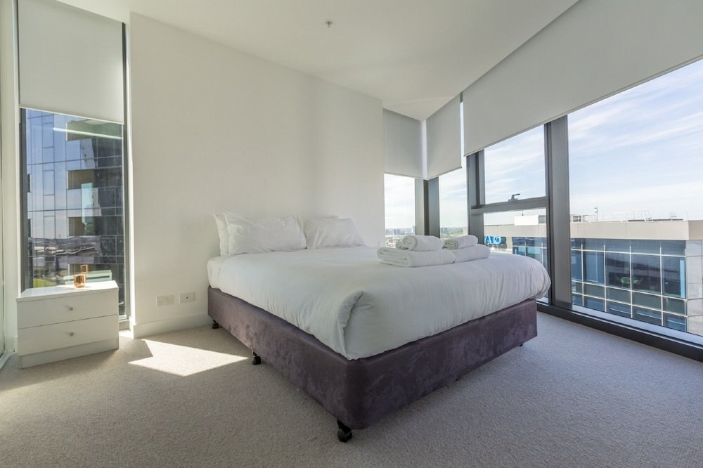 Apartments Melbourne Domain - New Quay Docklands - Tap to explore photos