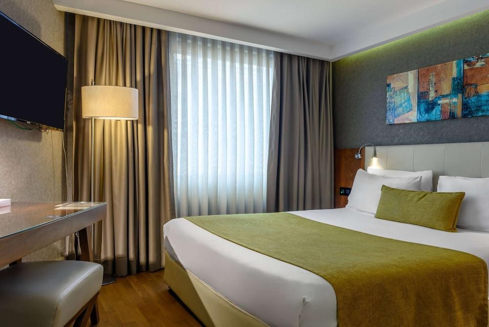 Ramada Istanbul Grand Bazaar Room Type - Standard Room, 1 Double Bed, Non Smoking