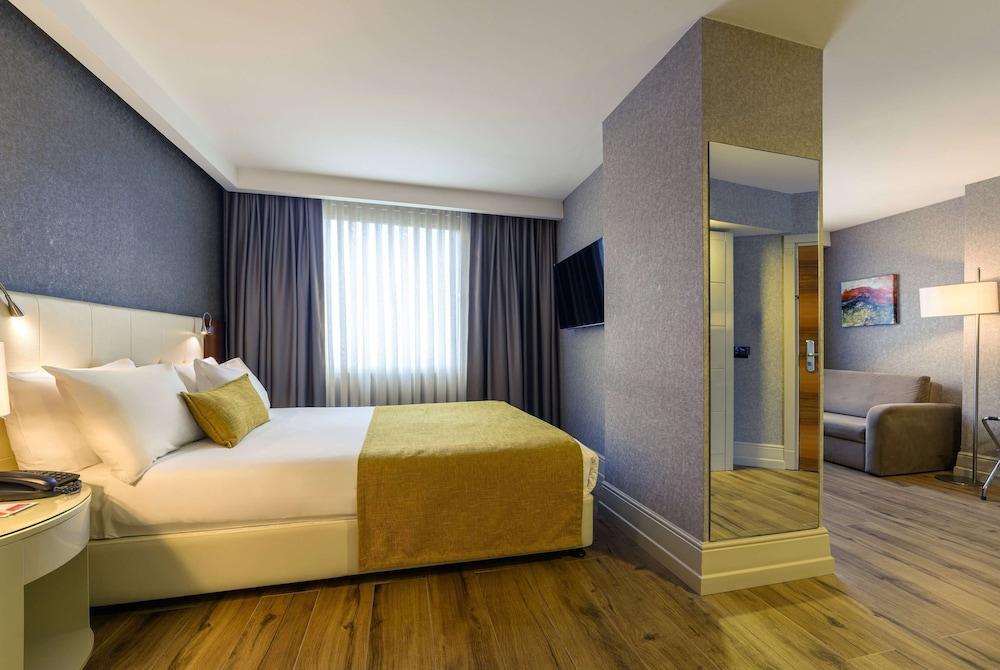 Ramada Istanbul Grand Bazaar Room Type - Deluxe Room, 1 King Bed, Non Smoking