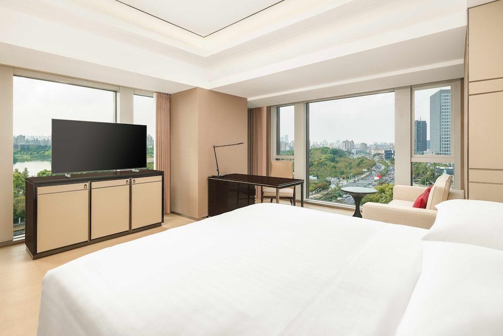 Shanghai Marriott Hotel Parkview Room Type - Club Room, 1 King Bed, Corner