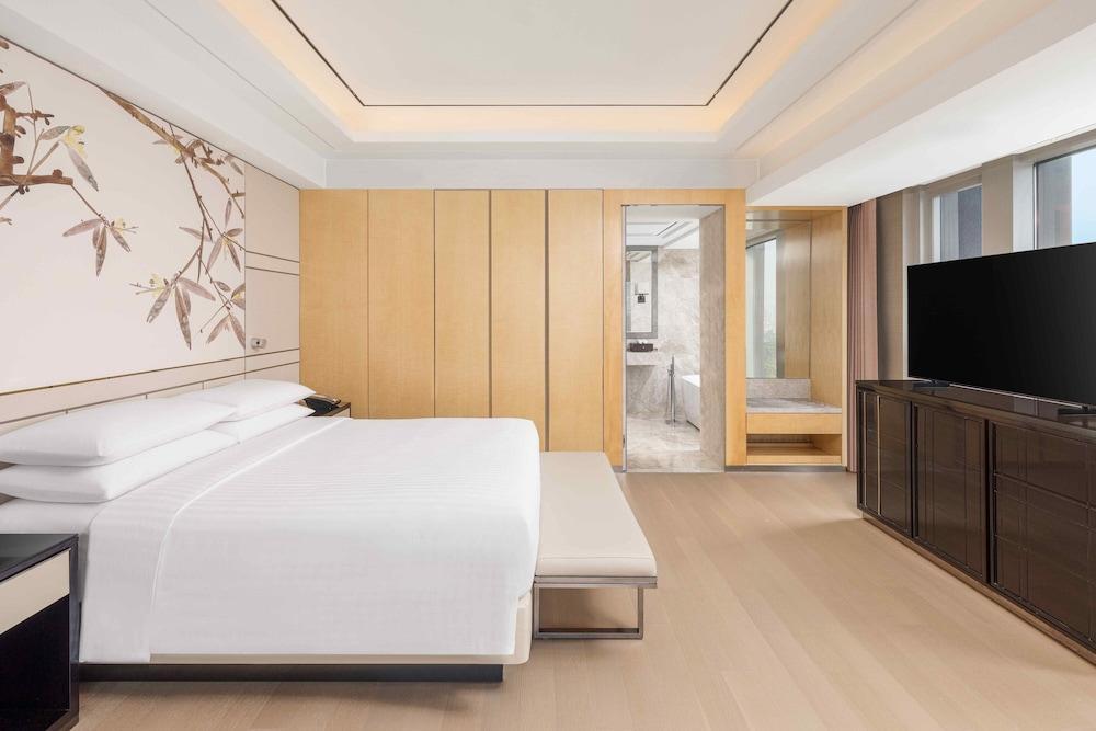 Shanghai Marriott Hotel Parkview Room Type - Club Suite, 1 King Bed, Park View
