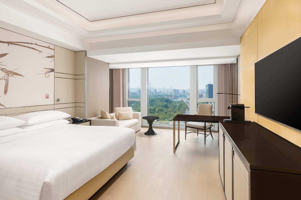 Shanghai Marriott Hotel Parkview Room Type - Club Room, 1 King Bed, Park View