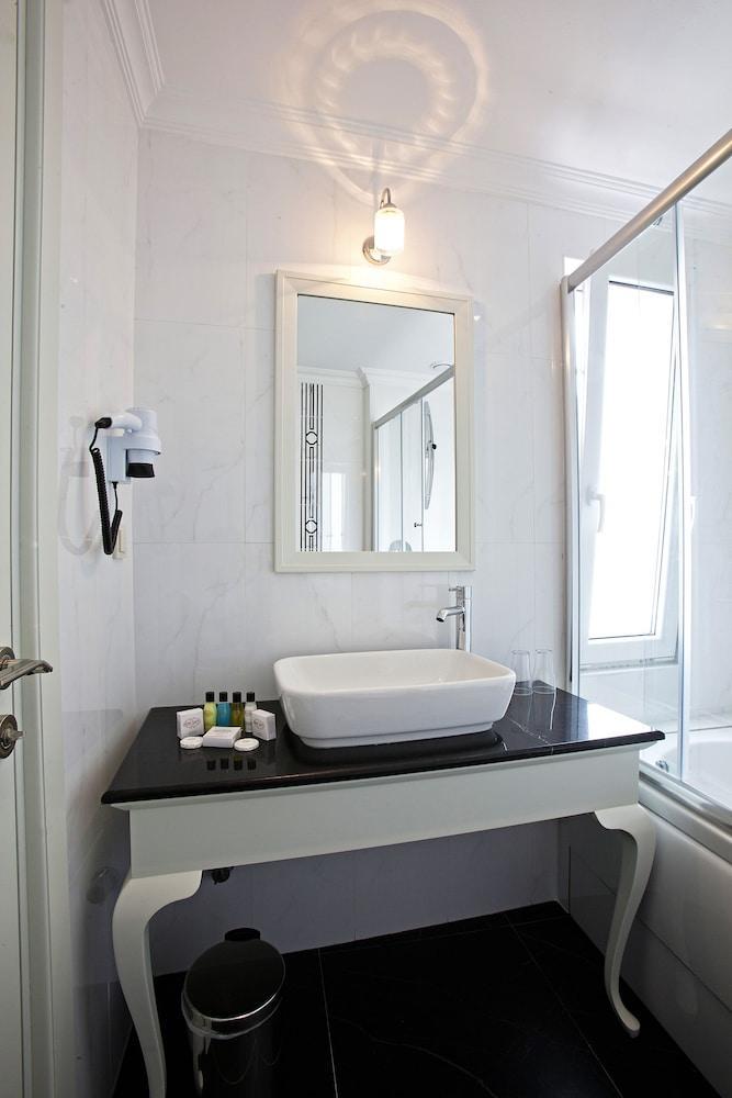 Aren Suites - Tap to explore photos
