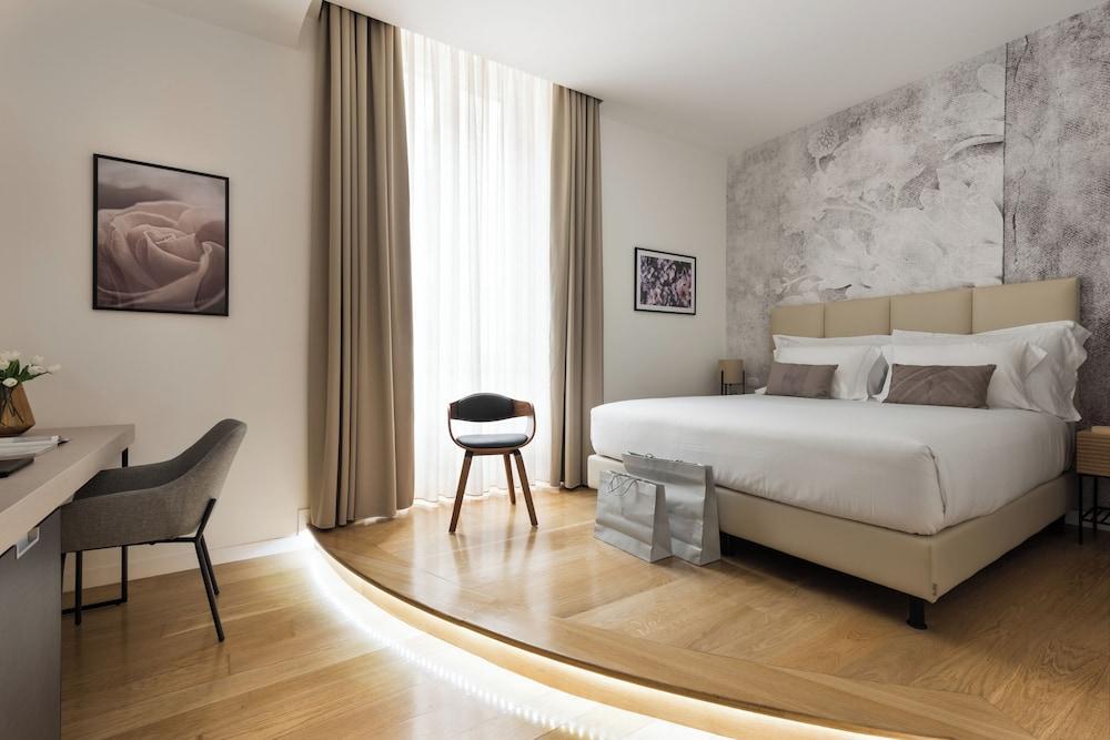AT FORTY ONE Room Type - Deluxe Suite