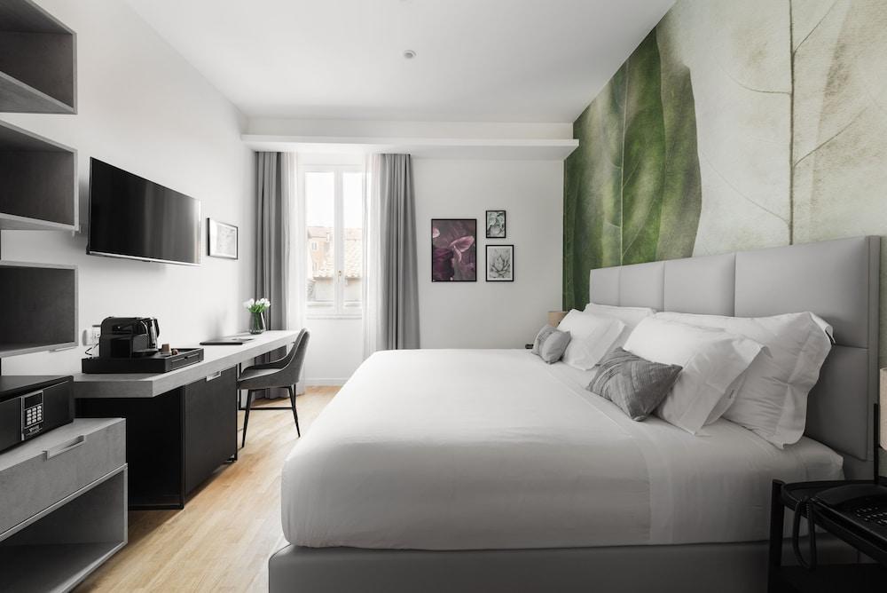 AT FORTY ONE Room Type - Deluxe Suite