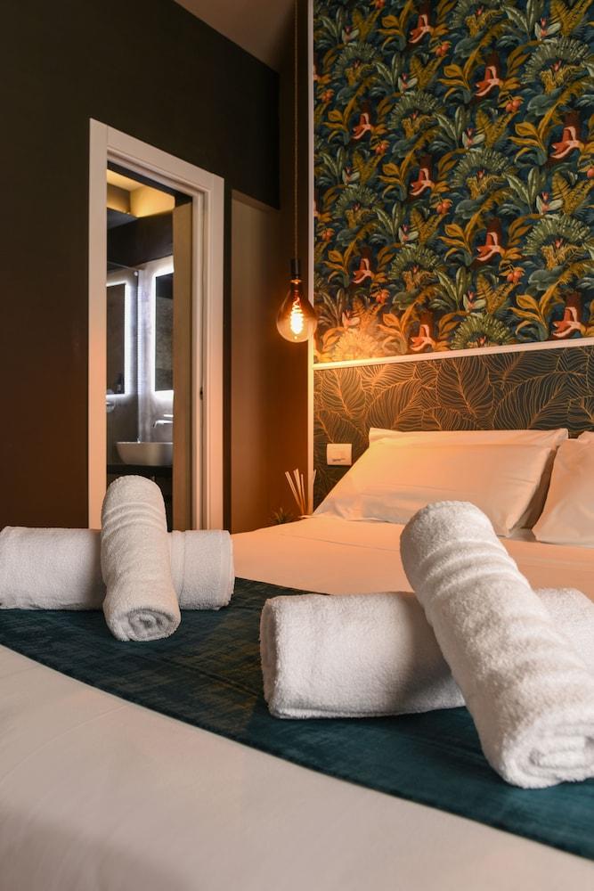 Il Corso Comfort Rooms - Tap to explore photos