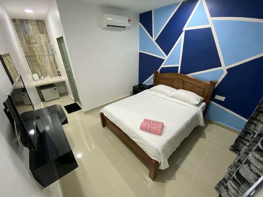 Corrie Chalet Pantai Cenang Langkawi Room Type - Deluxe Queen