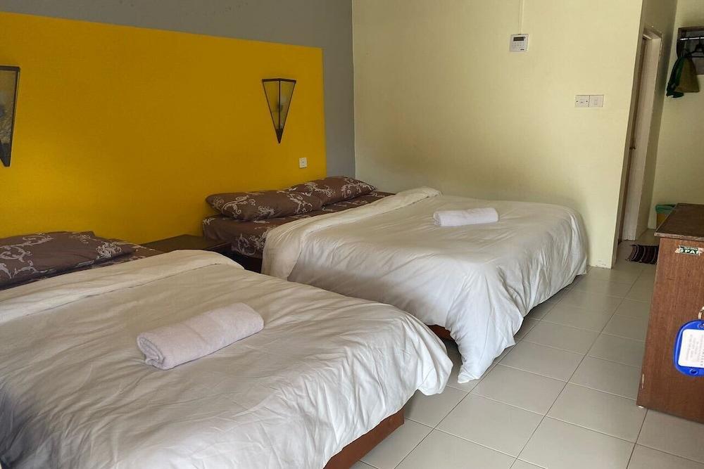 Corrie Chalet Pantai Cenang Langkawi Room Type - Standard Triple Room Corrie Chalet Pantai Cenang Langkawi Room Type - Standard Triple Room