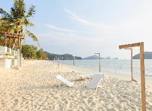 Corrie Chalet Pantai Cenang Langkawi - Tap to explore photos