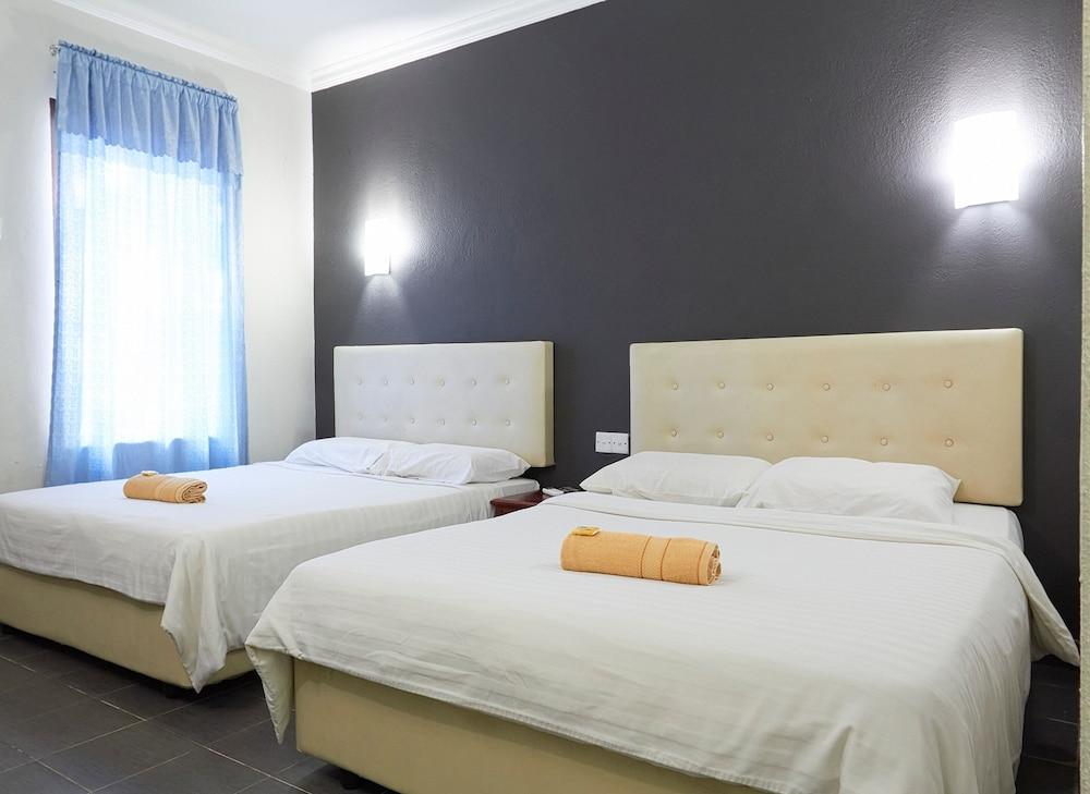 Corrie Chalet Pantai Cenang Langkawi Room Type - Family Superior