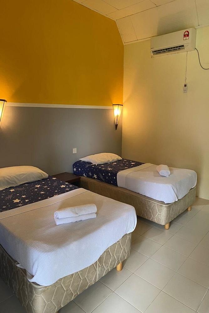 Corrie Chalet Pantai Cenang Langkawi Room Type - Standard Twin Room